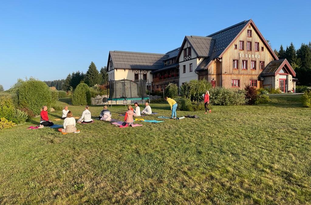 KRKONOŠSKÝ JOGOVÝ VÍKEND s MARTINOU LINHARTOVOU 30. 5. –  1. 6. 2025